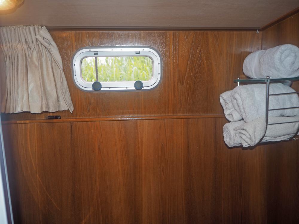 Aft cabin, Accommodation